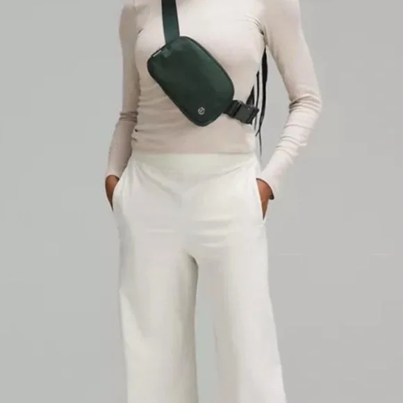 New Lululemon Belt Bag - Picture 2 of 5